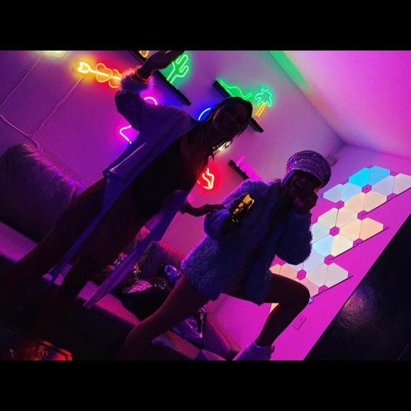 Meet your Posher, Laura - Picture 4 of 4